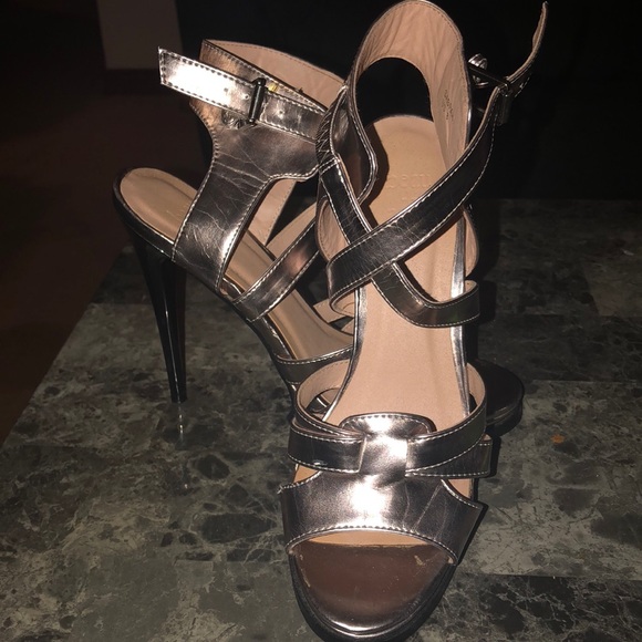 Shoes - Picture 4 of 4